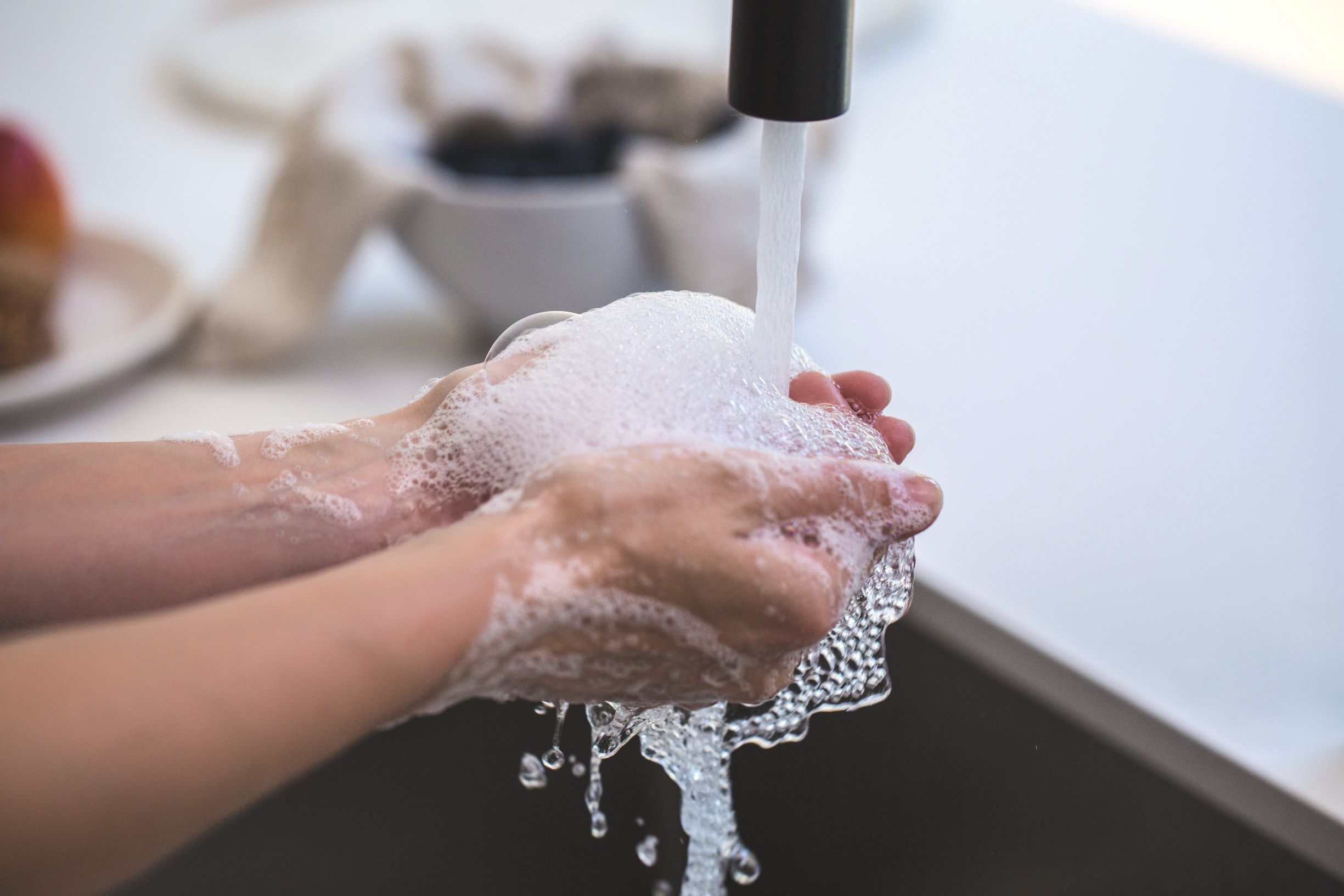 Using dishwashing detergent for cleaning solar panels